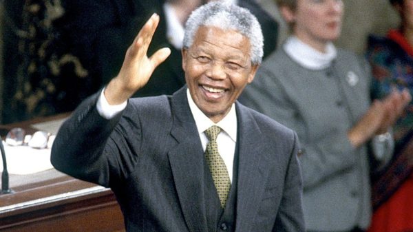 Нелсон Мандела – раҳбари муқовимат алайҳи опортойд