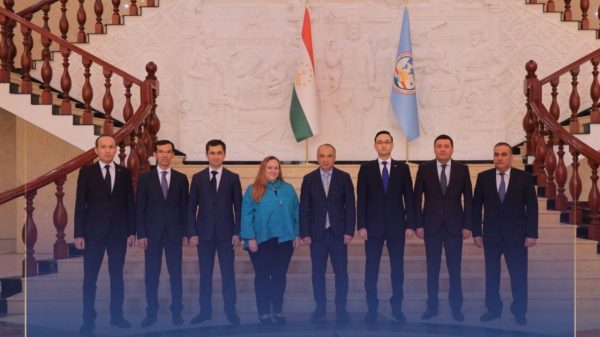 Нишасти дабирхона С5+1 дар Душанбе