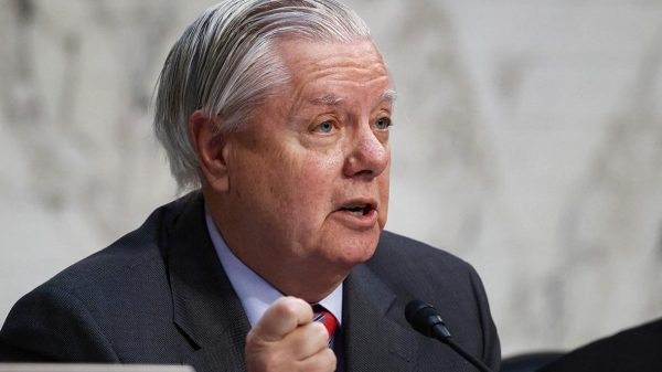 Сенатори амрикоӣ: Ҳамлаи Омрико ба Эрон як ҷанги динӣ аст