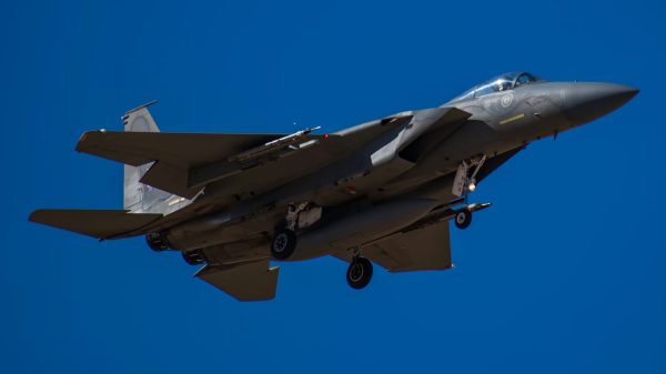 Эрон ҳавопаймои F-15-ро сарнагун кард
