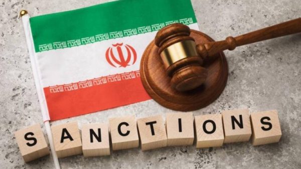 Эъломи омодагии Тромп барои лағви таҳримҳои Эрон