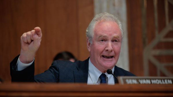 Крис ван Холлен