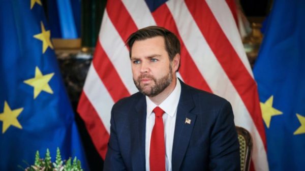 Reuters: Дастури Тромп ба Вэнс барои тамос бо Эрон