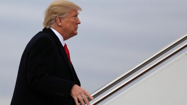 Тромп: Тағйири режими Эрон ҳадафи Амрико набуд