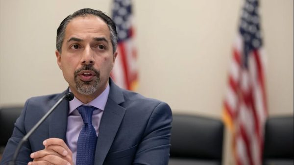 Вокуниши Трито Порсӣ ба бомбборони Донишгоҳи санъатии Шариф