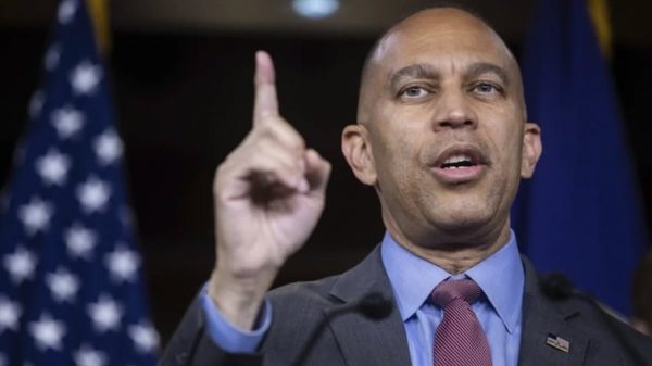 Раҳбари демукротҳо: Тағйири режим дар моҳи ноябр ба Кунгураи Иёлоти Муттаҳида меояд